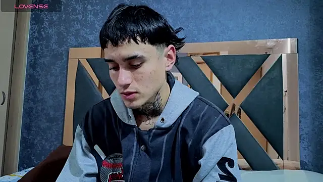 Snapshot of owen_desmond chatting on 10-20-25, 02:56 owen desmond online show from 10-20-25, 02:56