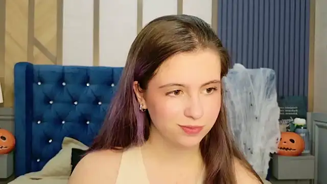 Snapshot of Akira_Halls chatting on 10-28-25, 09:06 Akira Halls online show from 10-28-25, 09:06