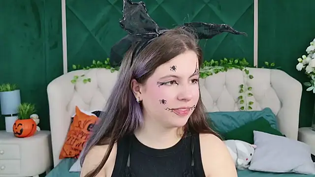 Snapshot of Akira_Halls chatting on 10-31-25, 09:49 Akira Halls online show from 10-31-25, 09:49