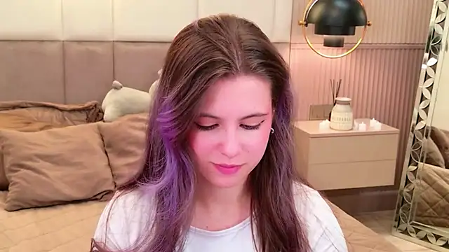 Snapshot of Akira_Halls chatting on 11-13-25, 08:41 Akira Halls online show from 11-13-25, 08:41