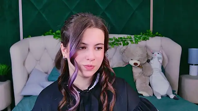 Snapshot of Akira_Halls chatting on 11-15-25, 08:49 Akira Halls online show from 11-15-25, 08:49