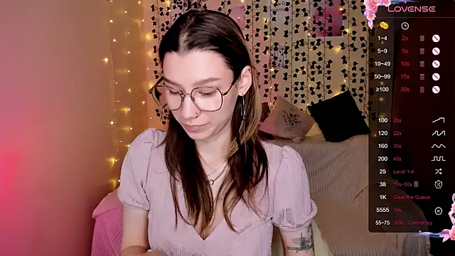 Snapshot of LinaBlossom_ chatting on 11-25-25, 08:25 LinaBlossom online show from 11-25-25, 08:25