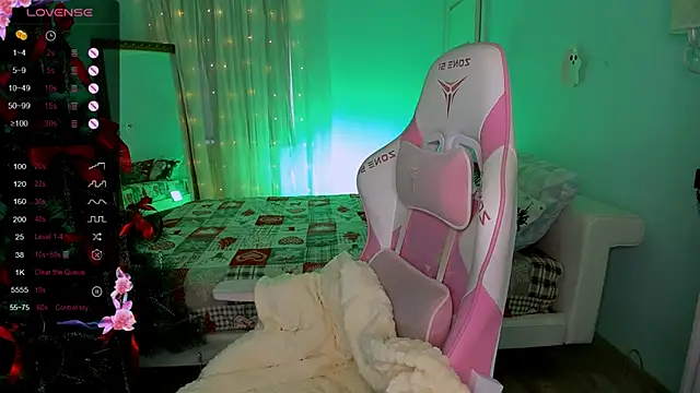 Snapshot of LinaBlossom_ chatting on 12-17-25, 08:31 LinaBlossom online show from 12-17-25, 08:31