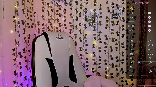 Snapshot of LinaBlossom_ chatting on 02-01-26, 06:12 LinaBlossom online show from 02-01-26, 06:12