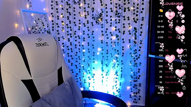 Snapshot of LinaBlossom_ chatting on 04-09-26, 06:19 LinaBlossom online show from 04-09-26, 06:19