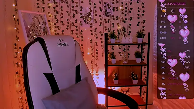 Snapshot of LinaBlossom_ chatting on 04-16-26, 05:52 LinaBlossom online show from 04-16-26, 05:52