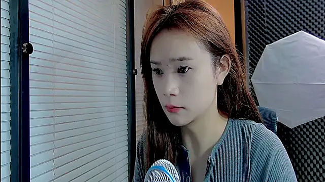 Snapshot of YY-27 chatting on 09-21-25, 02:02 YY-27 online show from 09-21-25, 02:02