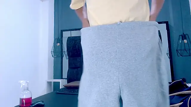 Daniel delux  online show from 10-13-25, 12:38