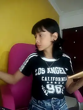 xoxo milk online show from 10-16-25, 05:03