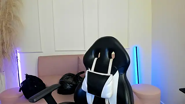 emiilyy cute online show from 09-25-25, 12:20