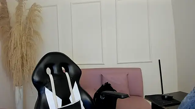 emiilyy cute online show from 10-03-25, 12:13