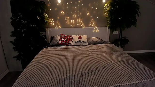 Snapshot of AlinaLiii chatting on 12-17-25, 09:10 AlinaLiii online show from 12-17-25, 09:10