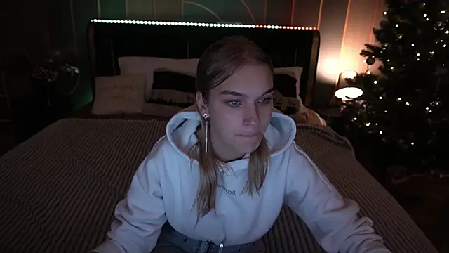 Snapshot of AlinaLiii chatting on 12-19-25, 07:15 AlinaLiii online show from 12-19-25, 07:15