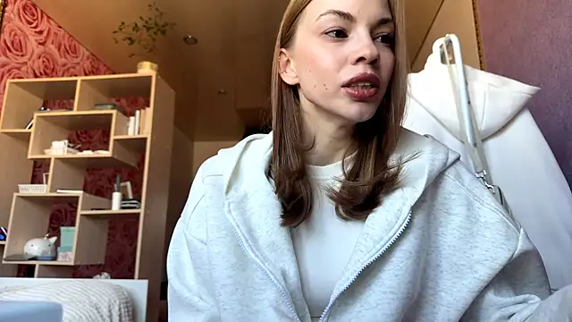 SofiaSmiles online show from 09-21-25, 06:04