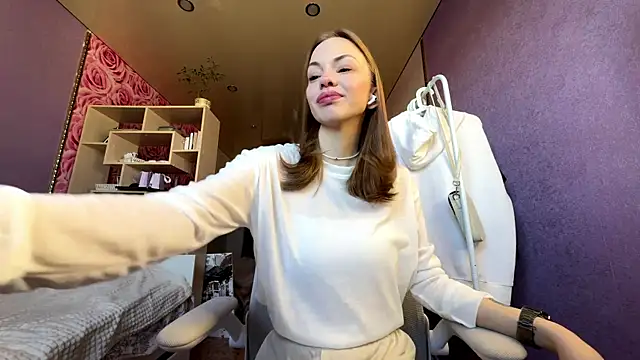 SofiaSmiles online show from 09-29-25, 05:01