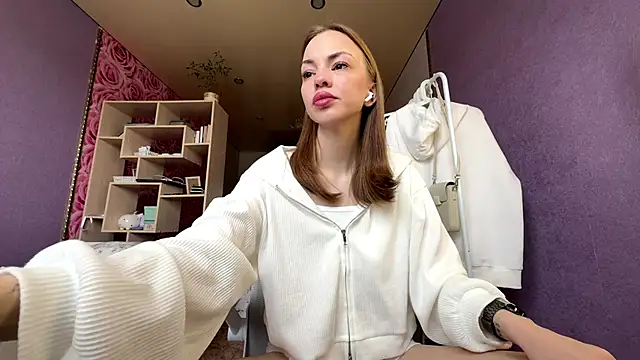 SofiaSmiles online show from 10-05-25, 05:39