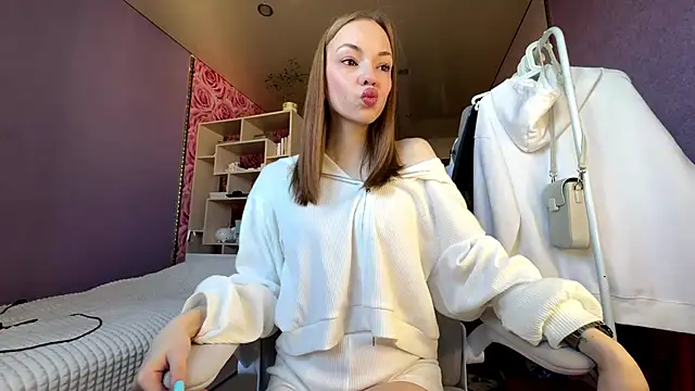 SofiaSmiles online show from 10-06-25, 05:05