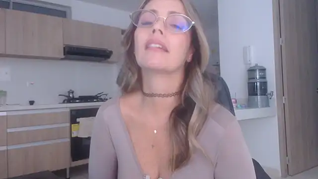 LovePaula online show from 11-30-25, 12:20