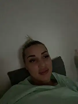 Giullyaxx online show from 10-15-25, 05:02