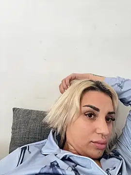 Giullyaxx online show from 10-17-25, 10:29