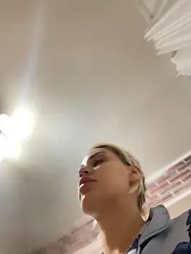 Giullyaxx online show from 10-22-25, 05:24