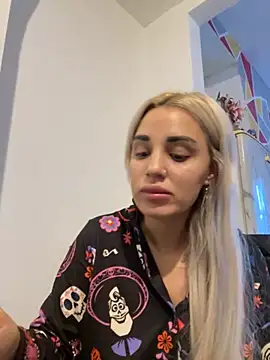 Giullyaxx online show from 11-16-25, 11:05