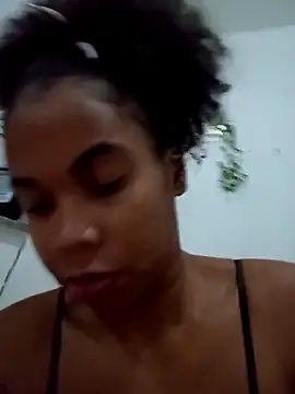 Snapshot of PrettahSantos chatting on 09-27-25, 02:38 PrettahSantos online show from 09-27-25, 02:38