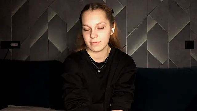 FoxLina online show from 10-20-25, 07:36