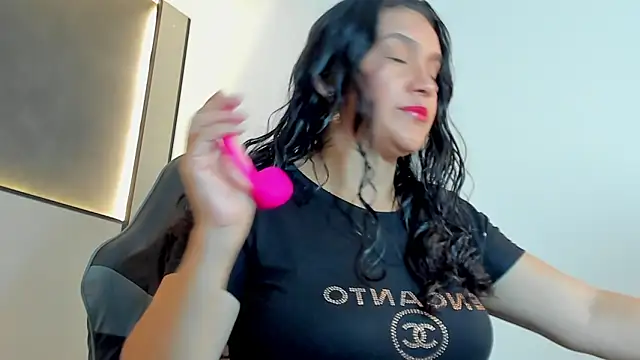 Snapshot of zoee_zi chatting on 10-15-25, 07:03 zoee zi online show from 10-15-25, 07:03