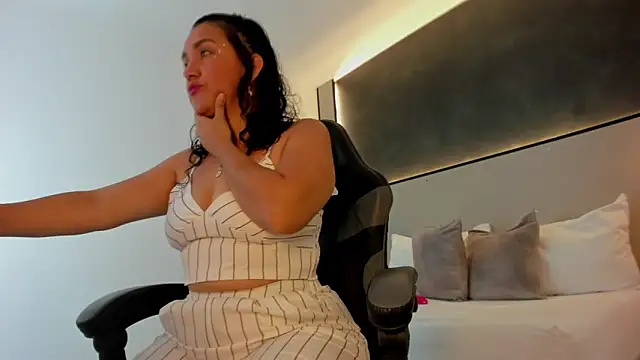 Snapshot of zoee_zi chatting on 11-25-25, 07:03 zoee zi online show from 11-25-25, 07:03