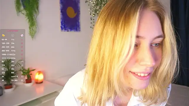 Snapshot of HoneyRay chatting on 10-20-25, 03:12 HoneyRay online show from 10-20-25, 03:12