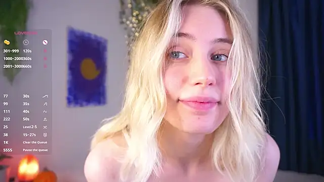 Snapshot of HoneyRay chatting on 10-31-25, 08:04 HoneyRay online show from 10-31-25, 08:04