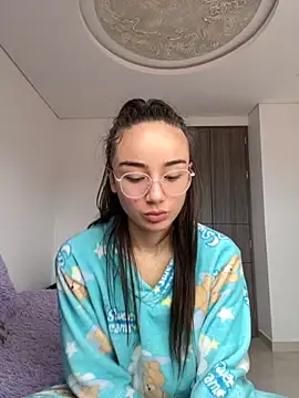 Snapshot of Innerpeace_ chatting on 10-04-25, 08:07 Innerpeace online show from 10-04-25, 08:07