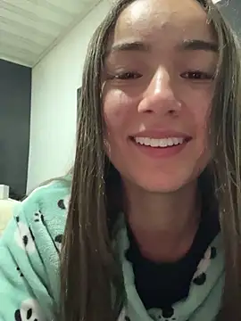 Snapshot of Innerpeace_ chatting on 10-14-25, 01:06 Innerpeace online show from 10-14-25, 01:06