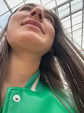 Snapshot of Innerpeace_ chatting on 10-30-25, 06:52 Innerpeace online show from 10-30-25, 06:52