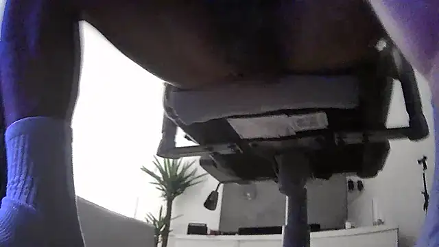 Snapshot of GymKing99 chatting on 10-15-25, 08:42 GymKing99 online show from 10-15-25, 08:42