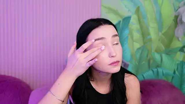 Amanda Choi online show from 10-10-25, 05:28