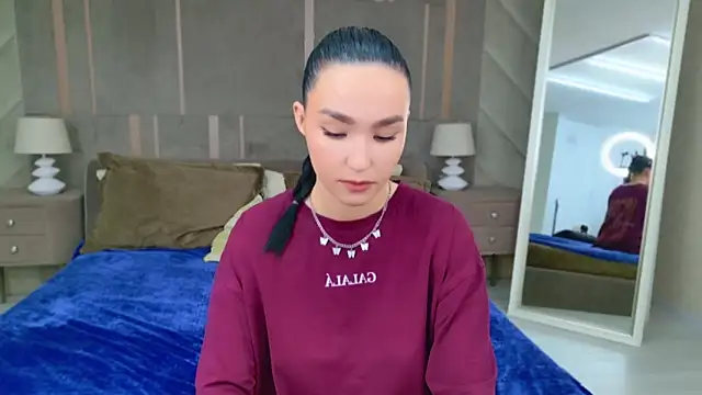 Amanda Choi online show from 11-08-25, 03:23