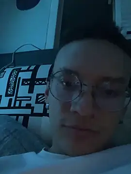 Snapshot of Johan_sb chatting on 11-04-25, 06:01 Johan sb online show from 11-04-25, 06:01