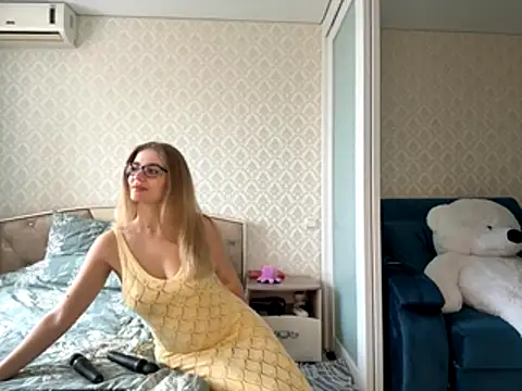 twoflowersshy online show from 10-16-25, 09:21