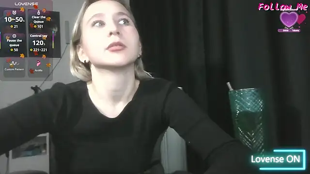 Snapshot of ChristinaFivePlus chatting on 10-10-25, 06:18 ChristinaFivePlus online show from 10-10-25, 06:18