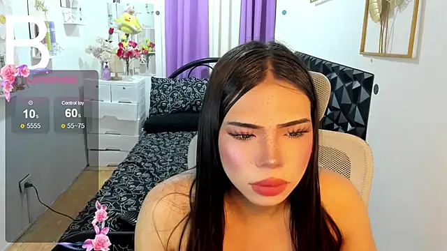 Snapshot of Lovely_naughtyLeii chatting on 11-18-25, 05:28 Lovely naughtyLeii online show from 11-18-25, 05:28