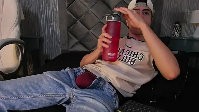 Snapshot of dylan_cross_ chatting on 10-14-25, 11:22 dylan cross online show from 10-14-25, 11:22