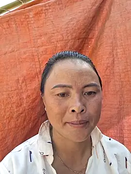 xuxulovezz online show from 10-10-25, 03:16