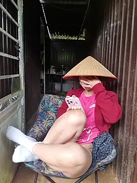 Helen-Tran online show from 11-23-25, 01:27