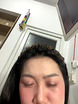 Snapshot of -Halley- chatting on 09-22-25, 11:01 -Halley- online show from 09-22-25, 11:01