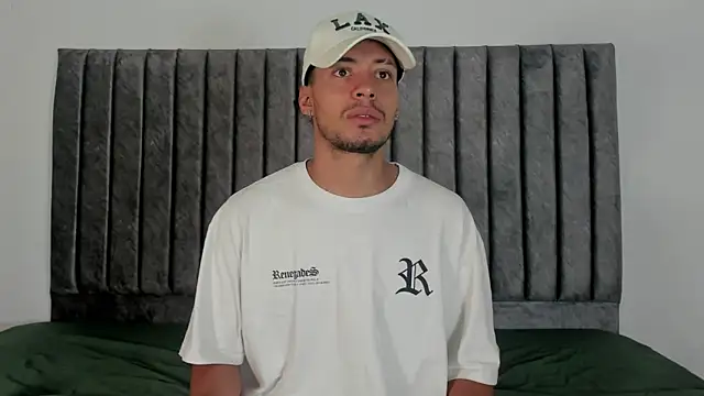 aroncooper1 online show from 10-07-25, 11:40