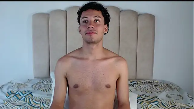 aroncooper1 online show from 10-31-25, 03:57