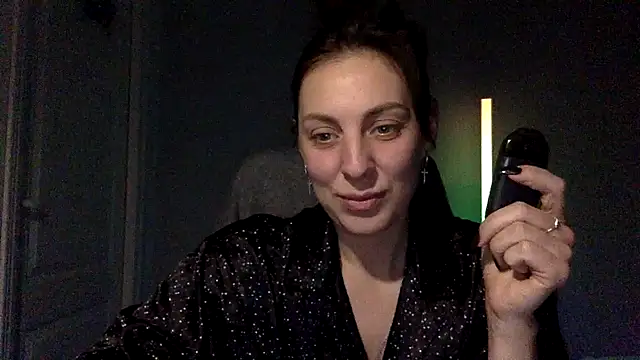 Snapshot of Myronell chatting on 11-18-25, 04:55 Myronell online show from 11-18-25, 04:55