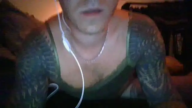 Snapshot of rarnox chatting on 09-22-25, 10:01 rarnox online show from 09-22-25, 10:01